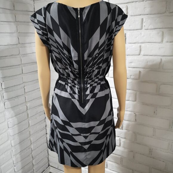 BeBop Ladies Size Medium Gray & Black Lightweight Elastic Waist Dress - Picture 2 of 9